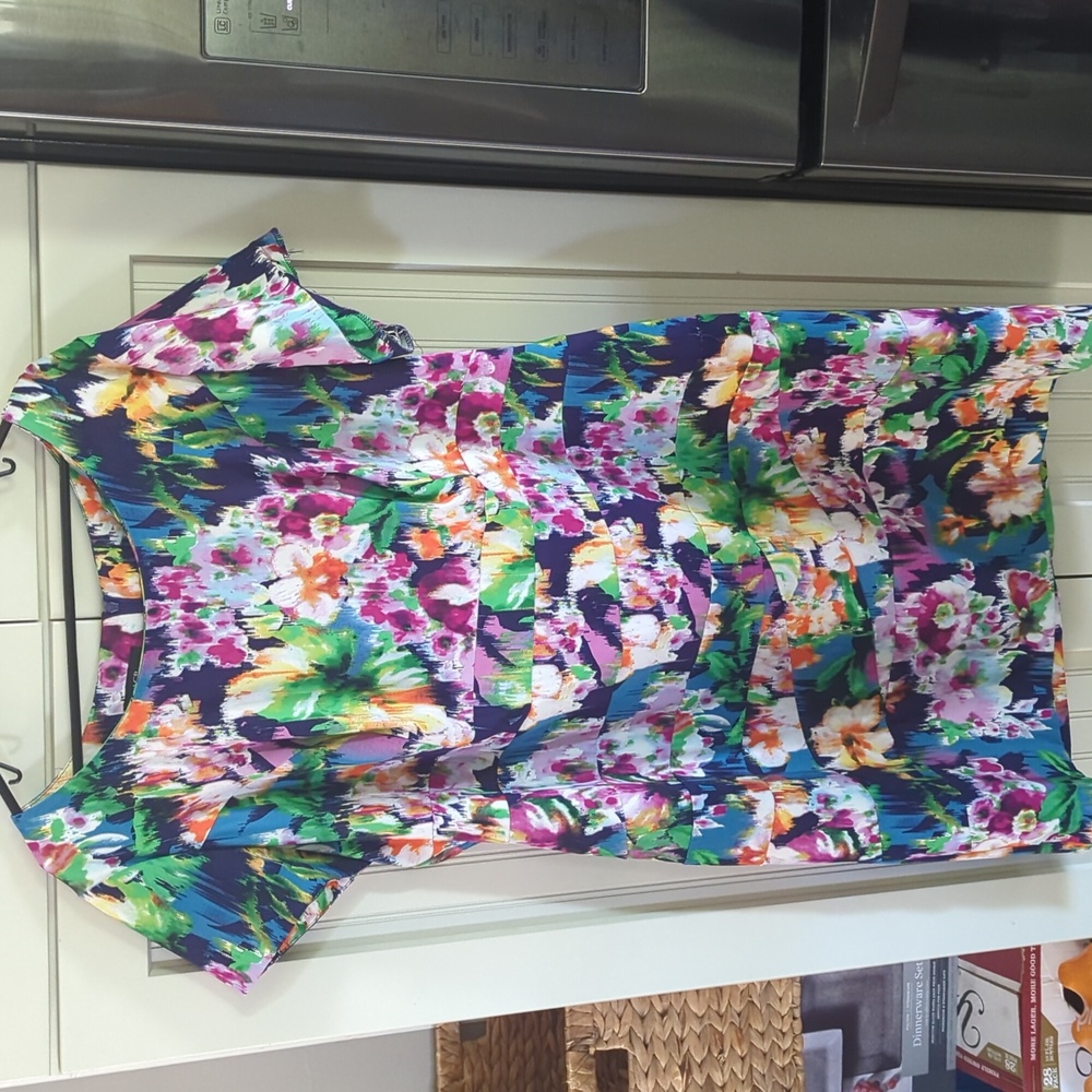 AGB abstract flower print, size 20x, great dress for work